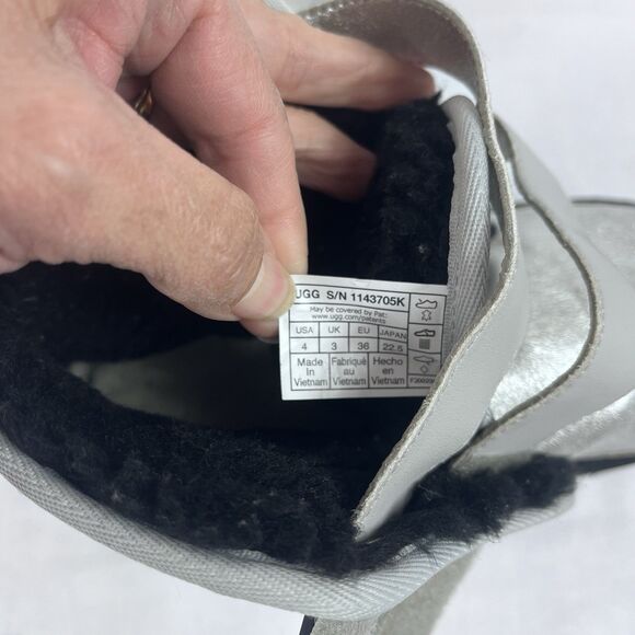 UGG Neumel Platform Leather Chukka Boots Womens Sz 6 Big Kids 4 Silver Metallic - Picture 7 of 7